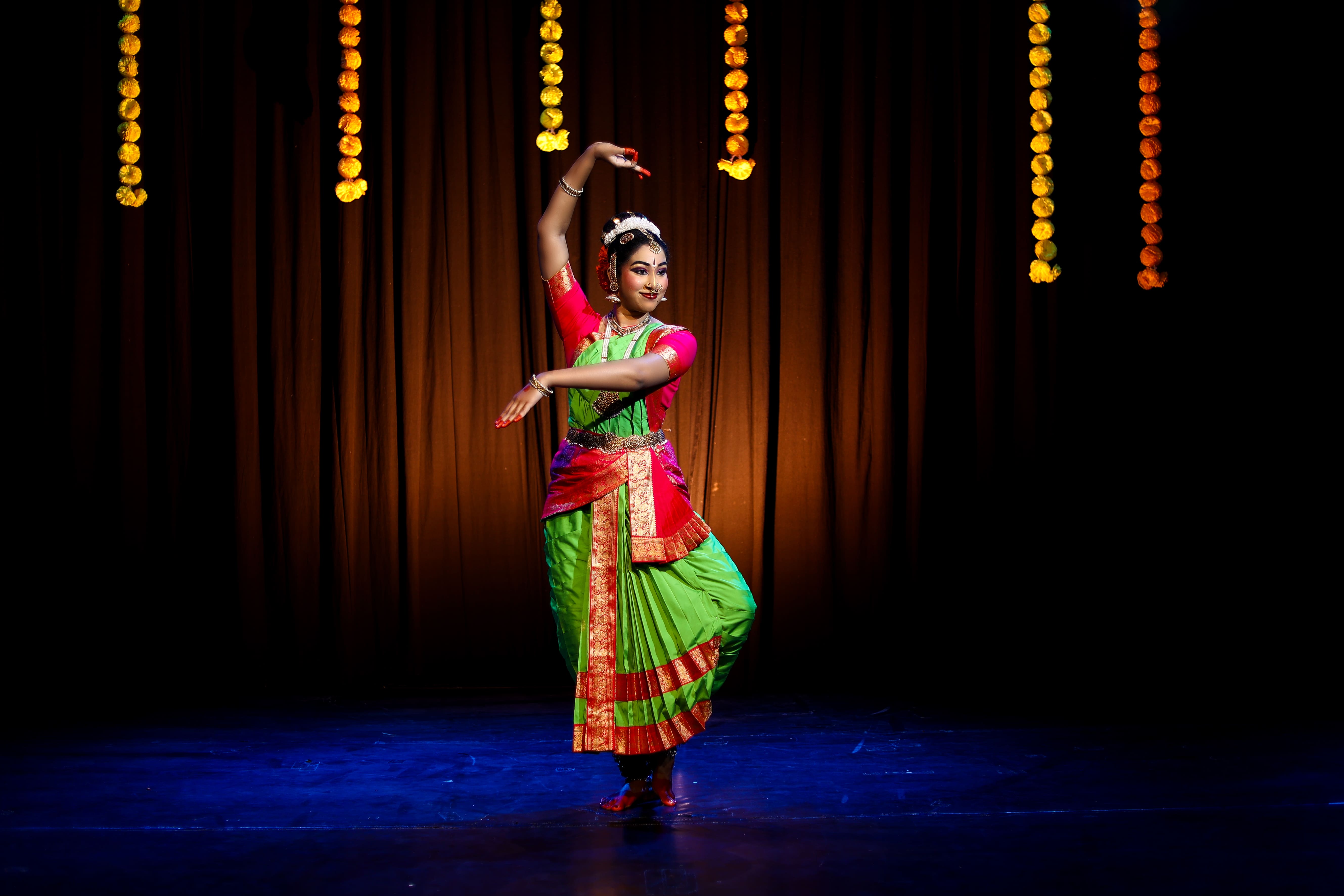 Bharatanatyam Dancer, Classical Dance Photography, Bharatanatyam Makeup, Indian Classical Dance, Bharatanatyam Costume, Traditional Dance Portrait, Backstage Dance Photography, South Indian Classical Dance, Temple Jewellery, Dance Artist Portrait