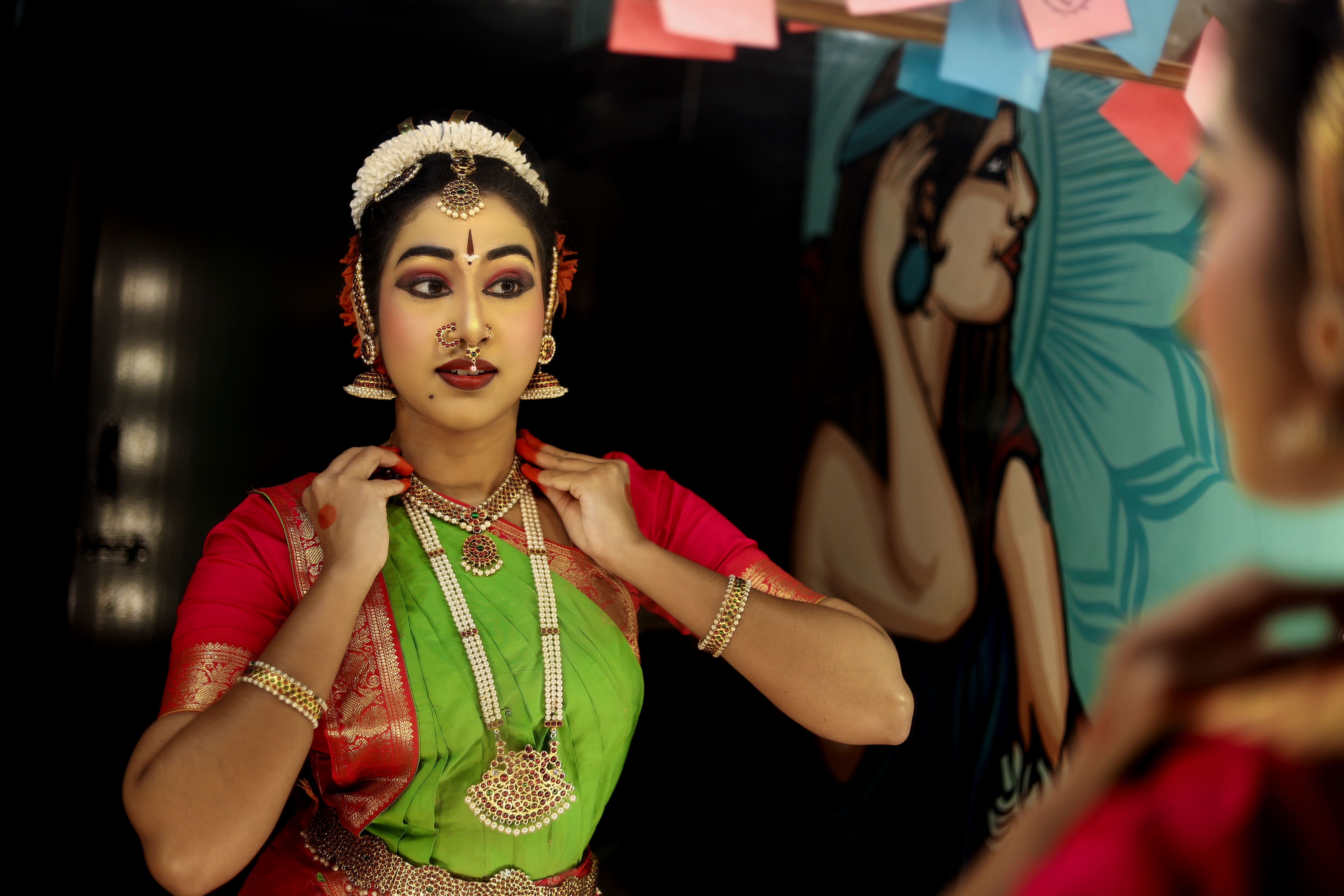 Bharatanatyam Dancer, Classical Dance Photography, Bharatanatyam Makeup, Indian Classical Dance, Bharatanatyam Costume, Traditional Dance Portrait, Backstage Dance Photography, South Indian Classical Dance, Temple Jewellery, Dance Artist Portrait