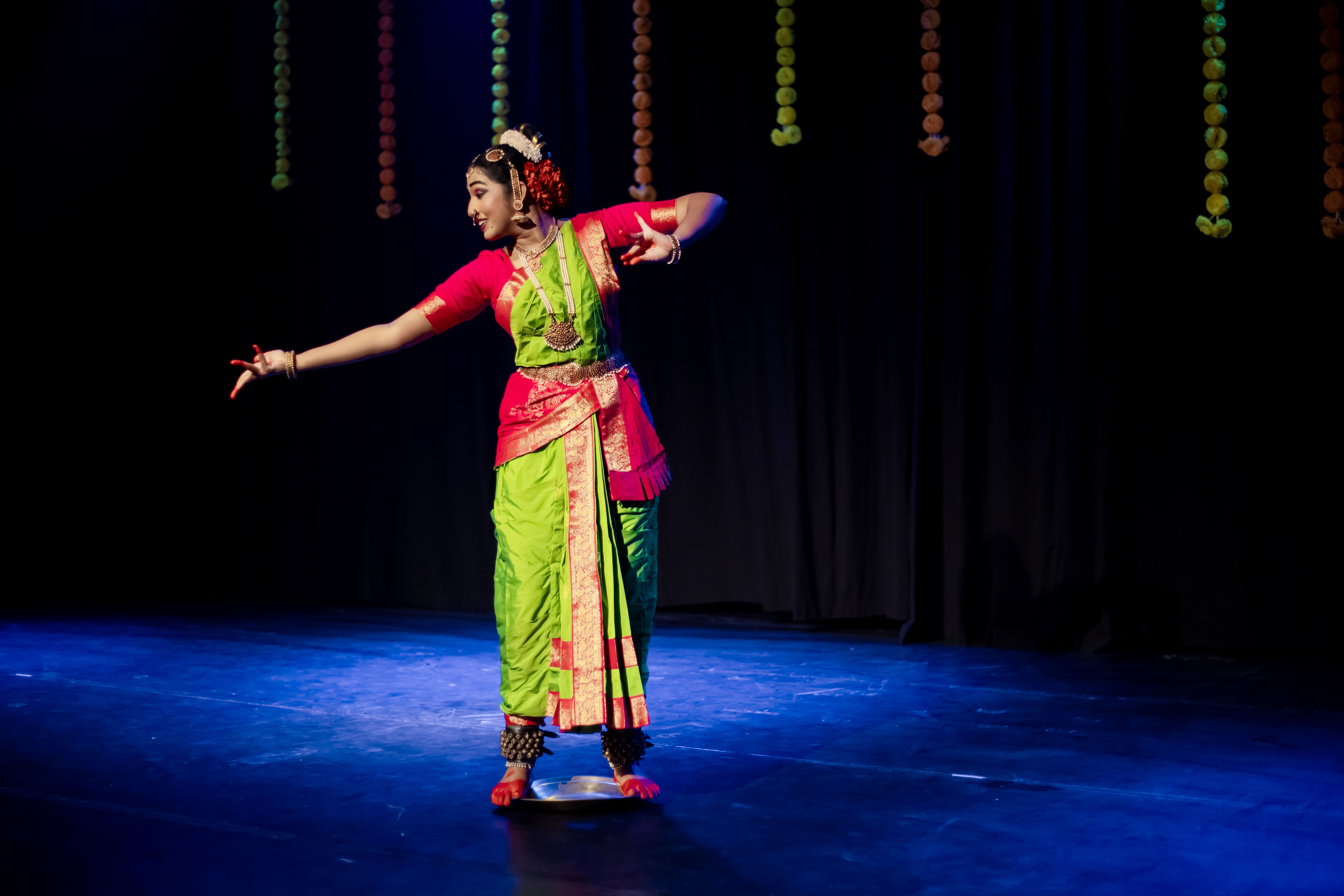 Bharatanatyam Dancer, Classical Dance Photography, Bharatanatyam Makeup, Indian Classical Dance, Bharatanatyam Costume, Traditional Dance Portrait, Backstage Dance Photography, South Indian Classical Dance, Temple Jewellery, Dance Artist Portrait