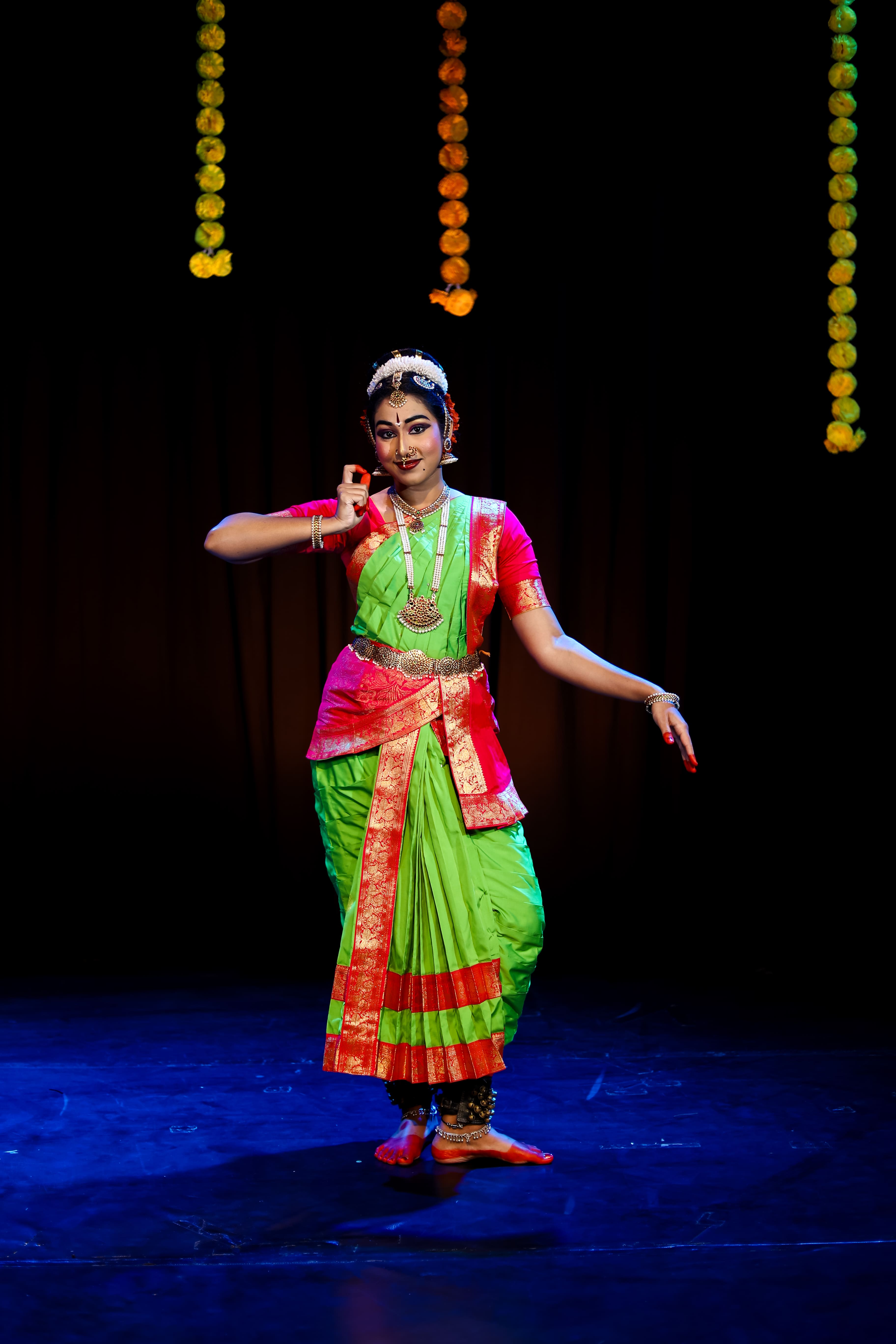 Bharatanatyam Dancer, Classical Dance Photography, Bharatanatyam Makeup, Indian Classical Dance, Bharatanatyam Costume, Traditional Dance Portrait, Backstage Dance Photography, South Indian Classical Dance, Temple Jewellery, Dance Artist Portrait