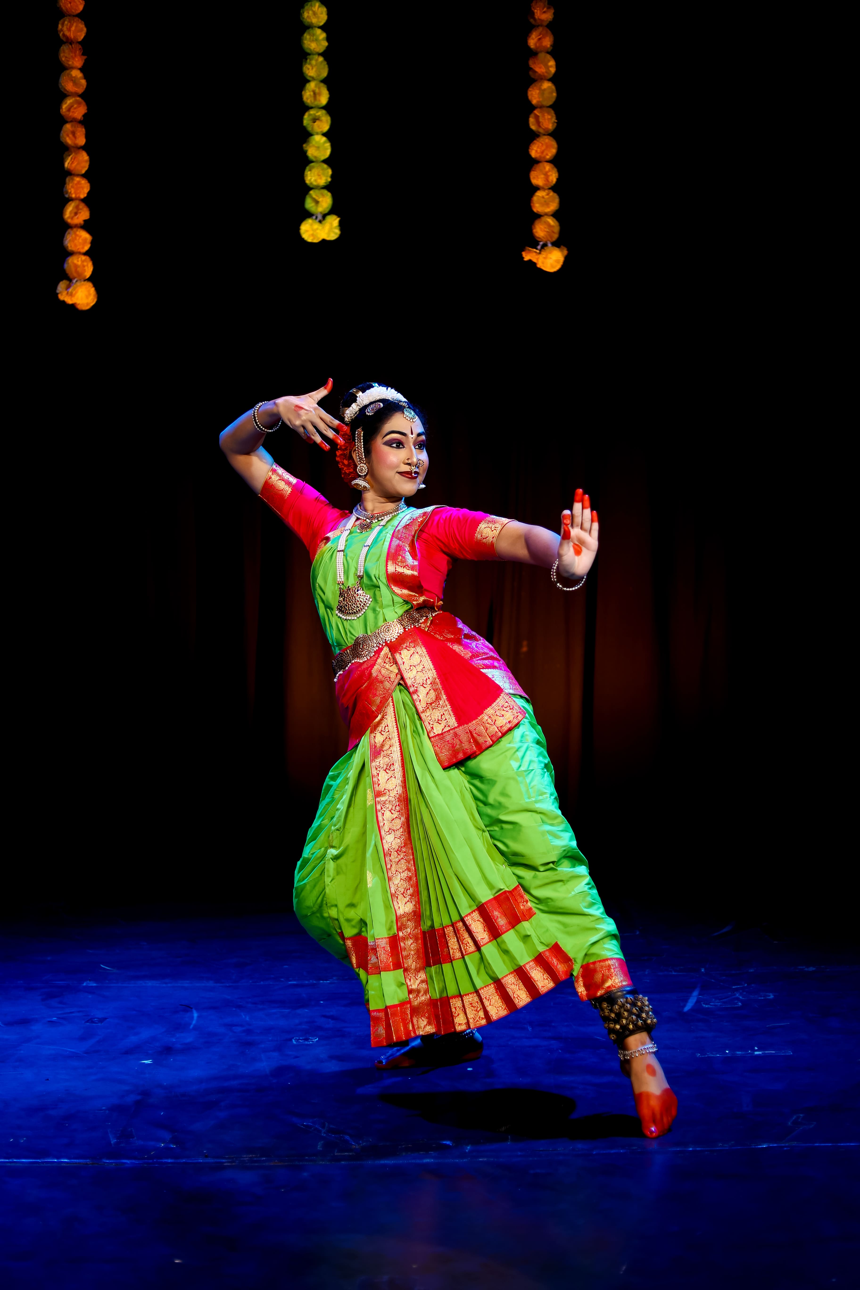 Bharatanatyam Dancer, Classical Dance Photography, Bharatanatyam Makeup, Indian Classical Dance, Bharatanatyam Costume, Traditional Dance Portrait, Backstage Dance Photography, South Indian Classical Dance, Temple Jewellery, Dance Artist Portrait