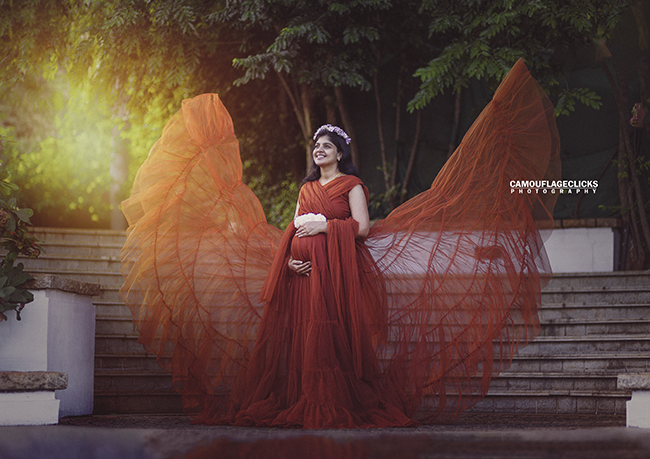 Candid Maternity Photoshoot poses 